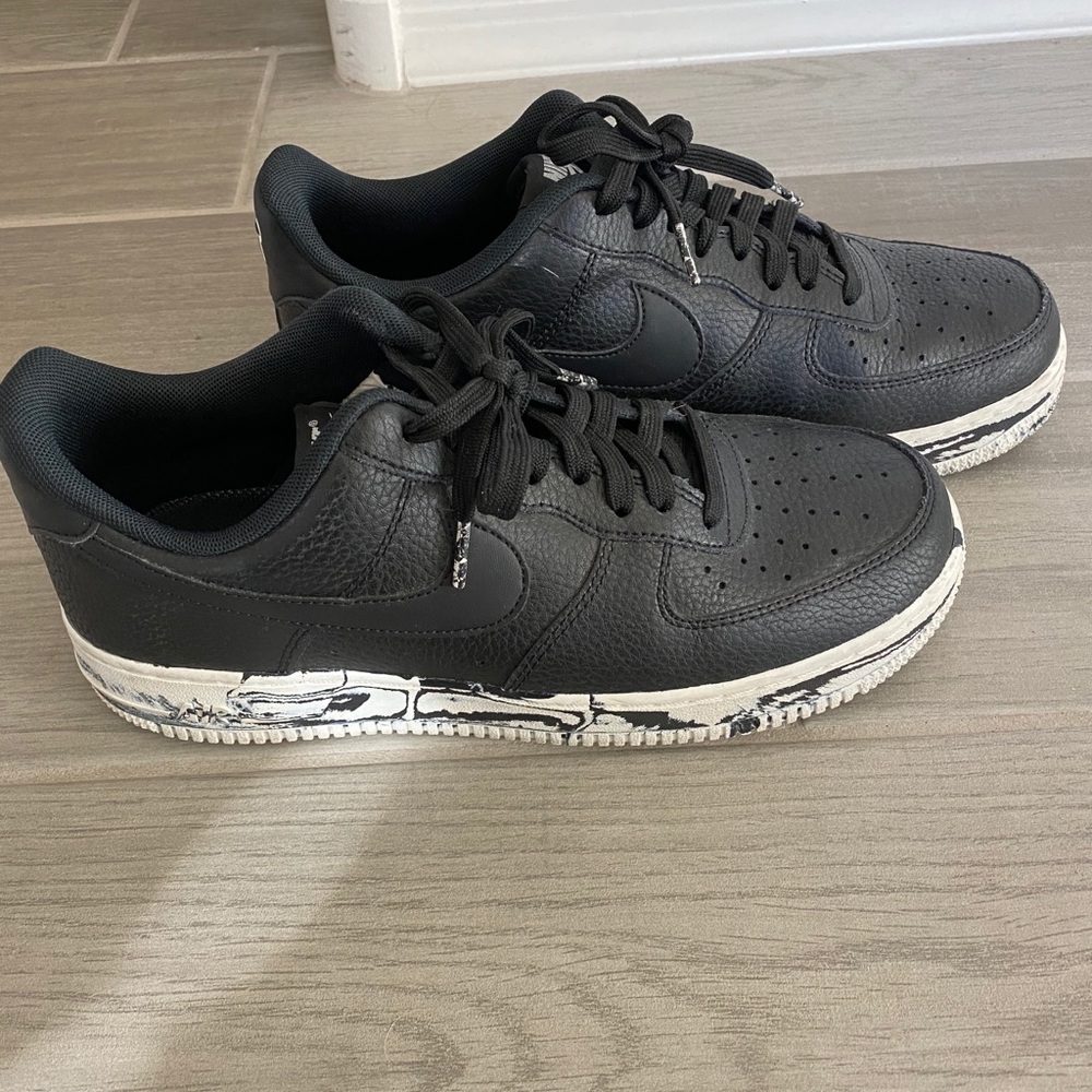 Mens Air force 1. Black and white.